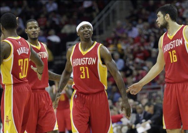 Συνεχίζουν το σερί τους οι Ρόκετς με θετικό Παπανικολάου